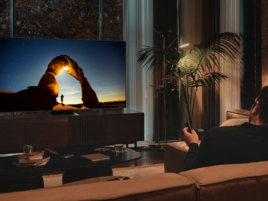 تلویزیون 8K یا ویدیو پروژکتور؟