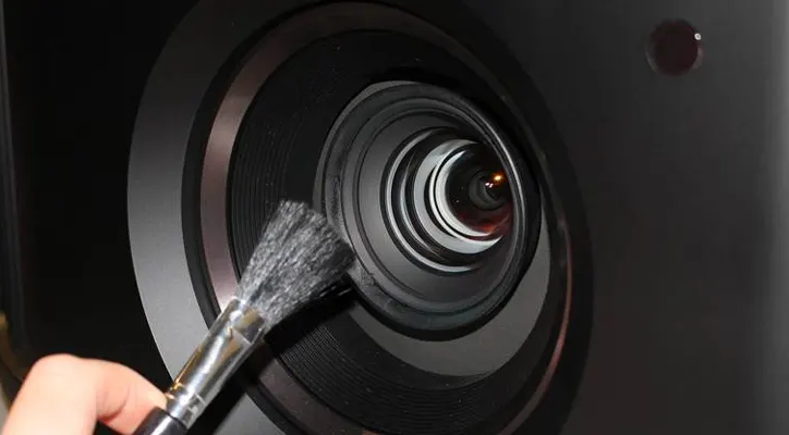 نگهداری منظم برای حفظ کیفیت ویدئوپروژکتور